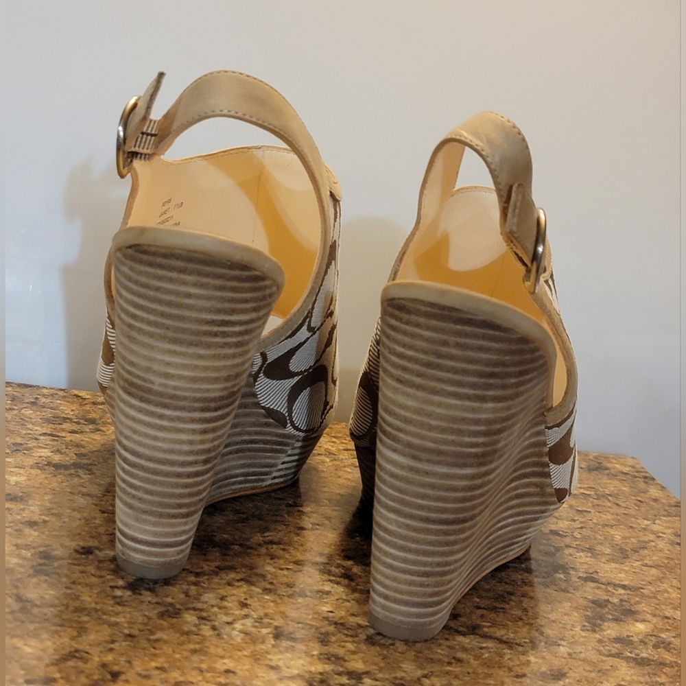 Coach Janet Signature Tan Light Khaki Sand Wedge Sandals A8186 Size 7.5 Women's - Picture 5 of 8